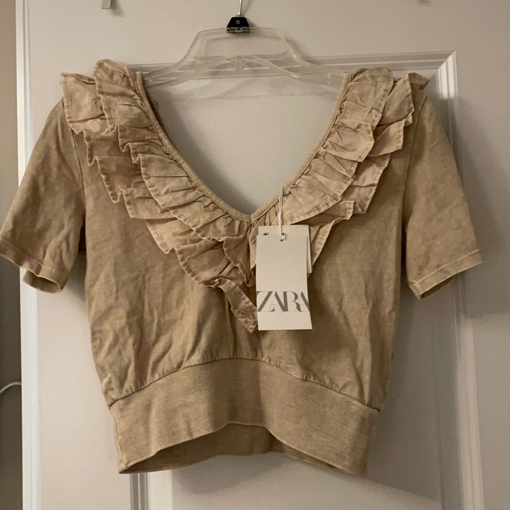 Zara cropped ruffle v neck t-shirt